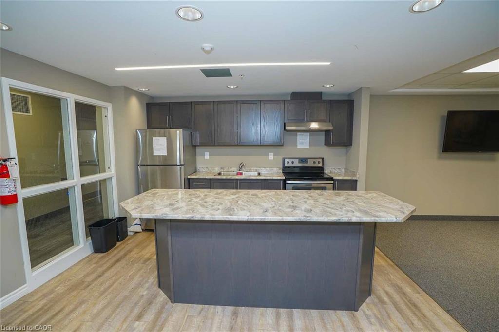 107-7 Kay Crescent, Guelph, ON - Indoor Photo Showing Kitchen With Upgraded Kitchen