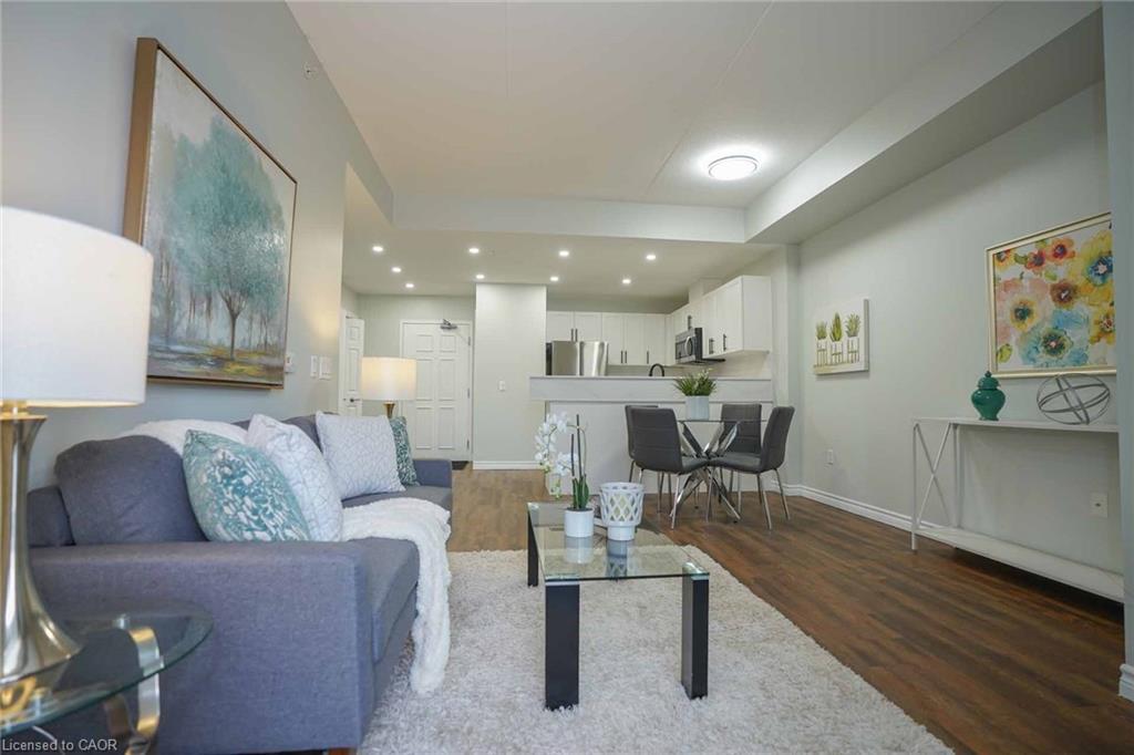 107-7 Kay Crescent, Guelph, ON - Indoor Photo Showing Living Room
