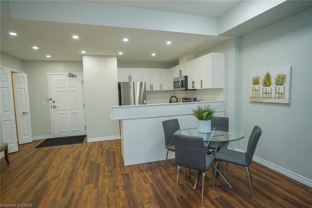 107-7 Kay Crescent, Guelph, ON - Indoor Photo Showing Dining Room