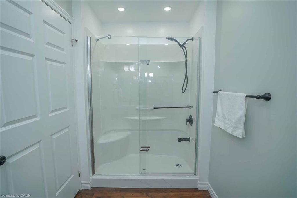 107-7 Kay Crescent, Guelph, ON - Indoor Photo Showing Bathroom