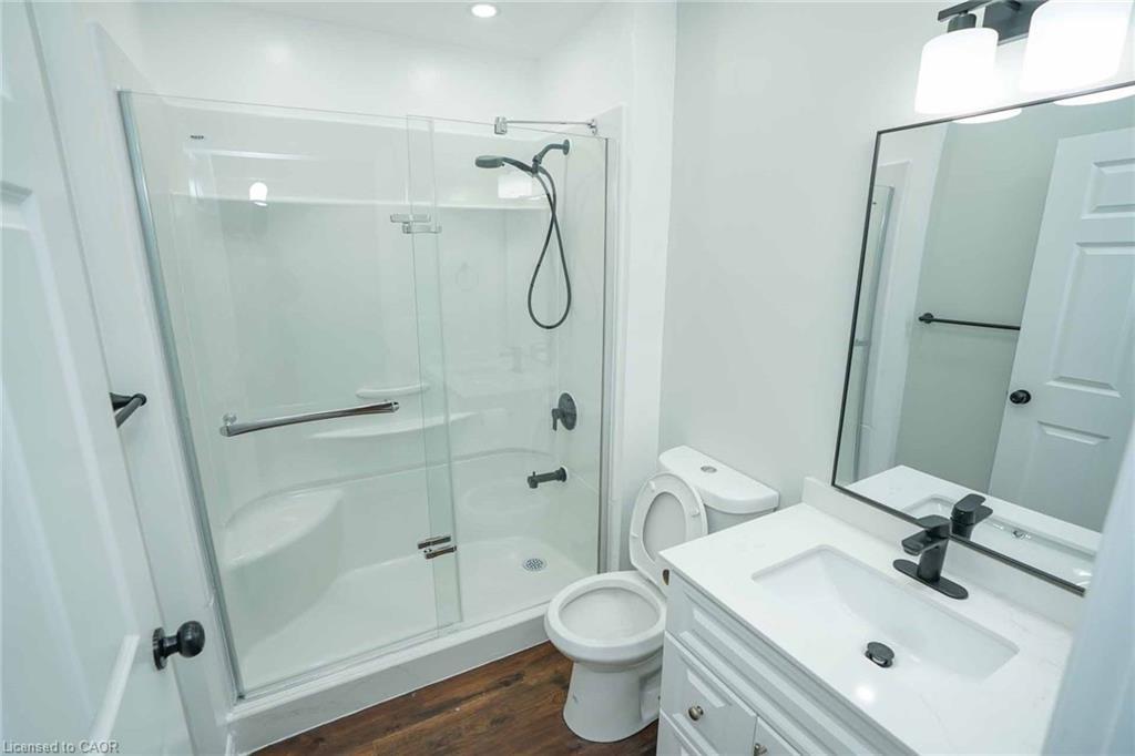 107-7 Kay Crescent, Guelph, ON - Indoor Photo Showing Bathroom