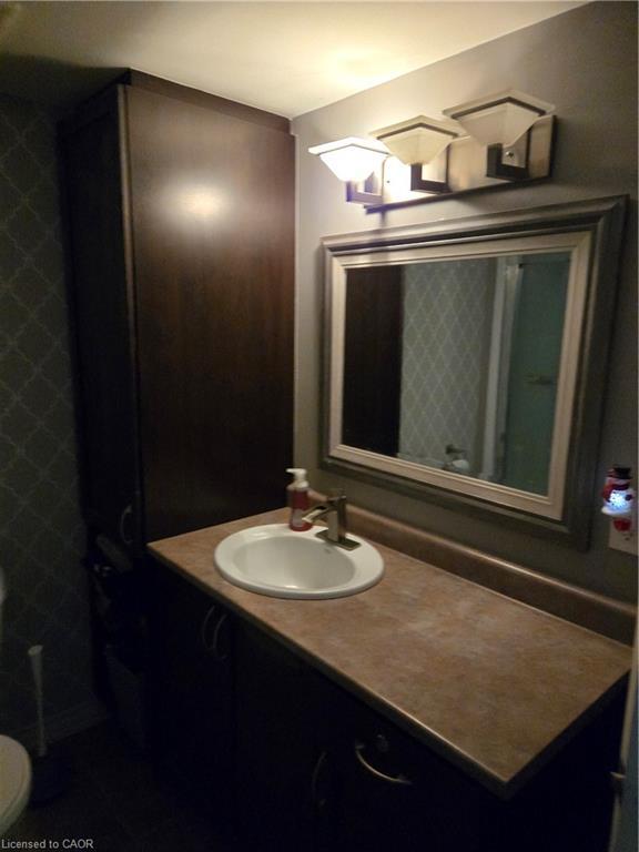 305-1390 Main Street E, Milton, ON - Indoor Photo Showing Bathroom