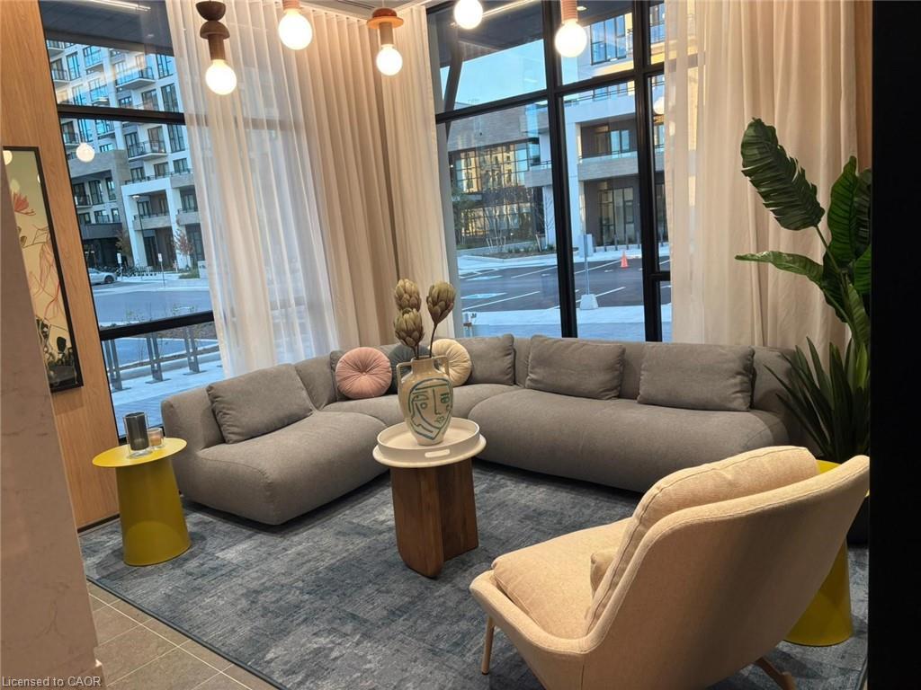 207-720 Whitlock Avenue, Milton, ON - Indoor Photo Showing Living Room