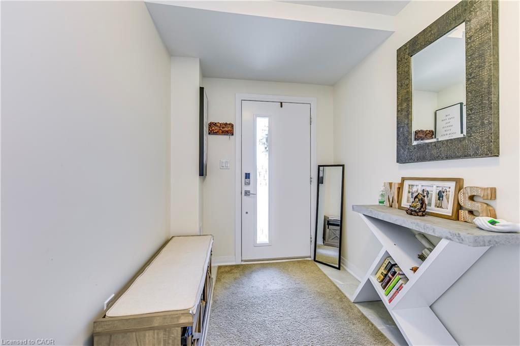 90-51 Sparrow Avenue, Cambridge, ON - Indoor Photo Showing Other Room