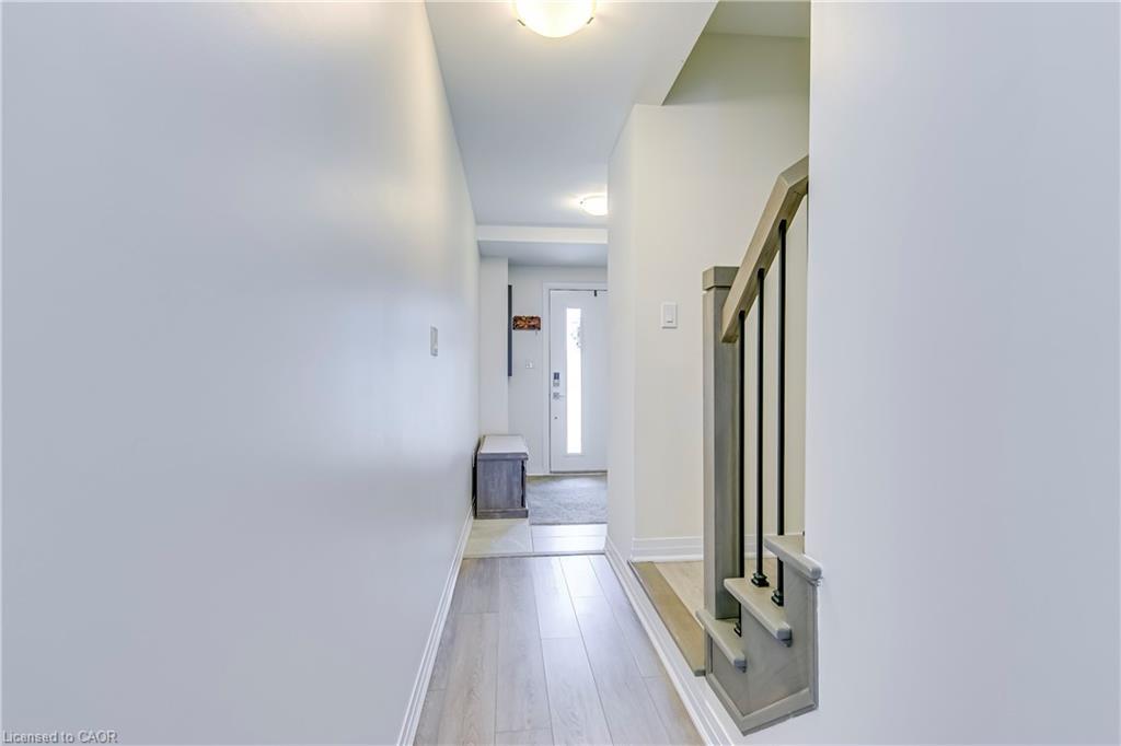 90-51 Sparrow Avenue, Cambridge, ON - Indoor Photo Showing Other Room