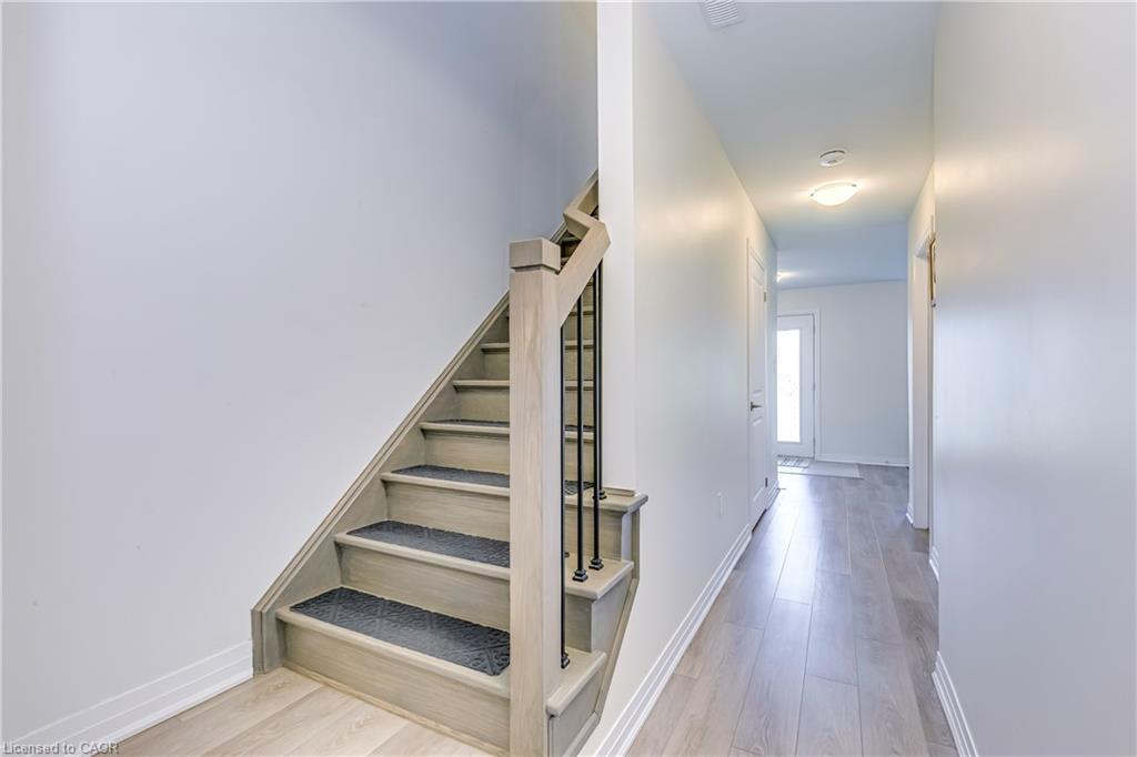 90-51 Sparrow Avenue, Cambridge, ON - Indoor Photo Showing Other Room