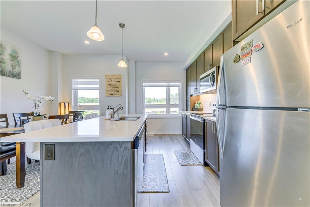 90-51 Sparrow Avenue, Cambridge, ON - Indoor Photo Showing Kitchen With Stainless Steel Kitchen With Upgraded Kitchen