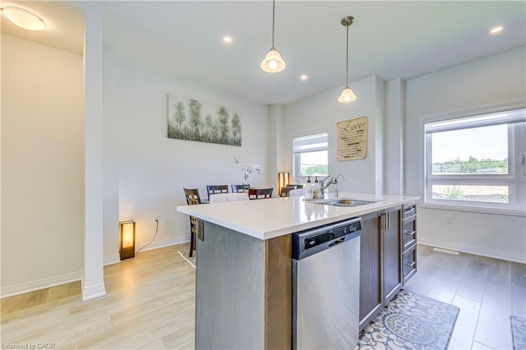 90-51 Sparrow Avenue, Cambridge, ON - Indoor Photo Showing Kitchen