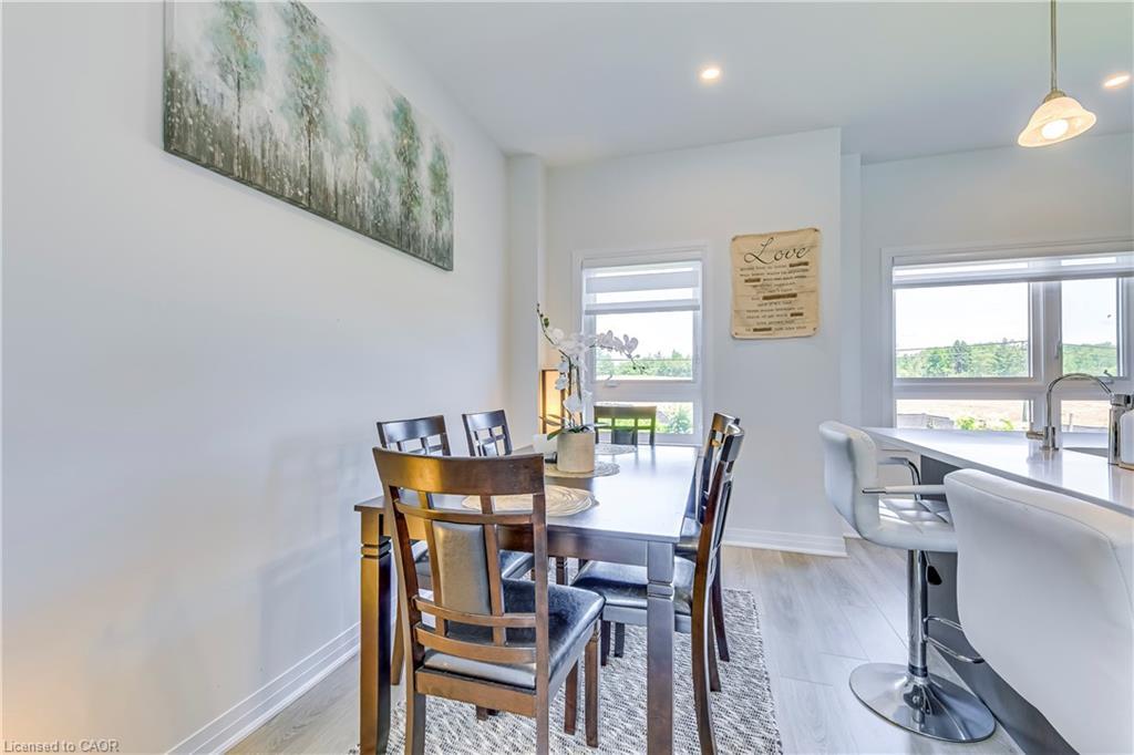 90-51 Sparrow Avenue, Cambridge, ON - Indoor Photo Showing Dining Room