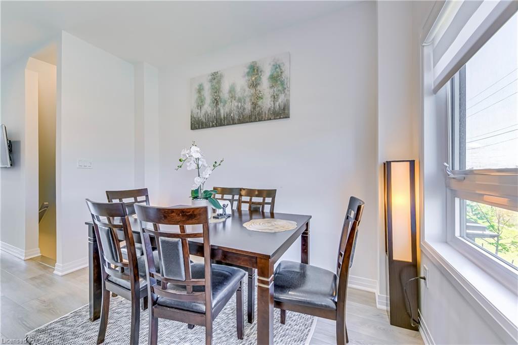 90-51 Sparrow Avenue, Cambridge, ON - Indoor Photo Showing Dining Room