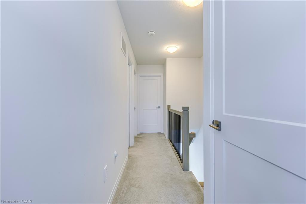 90-51 Sparrow Avenue, Cambridge, ON - Indoor Photo Showing Other Room