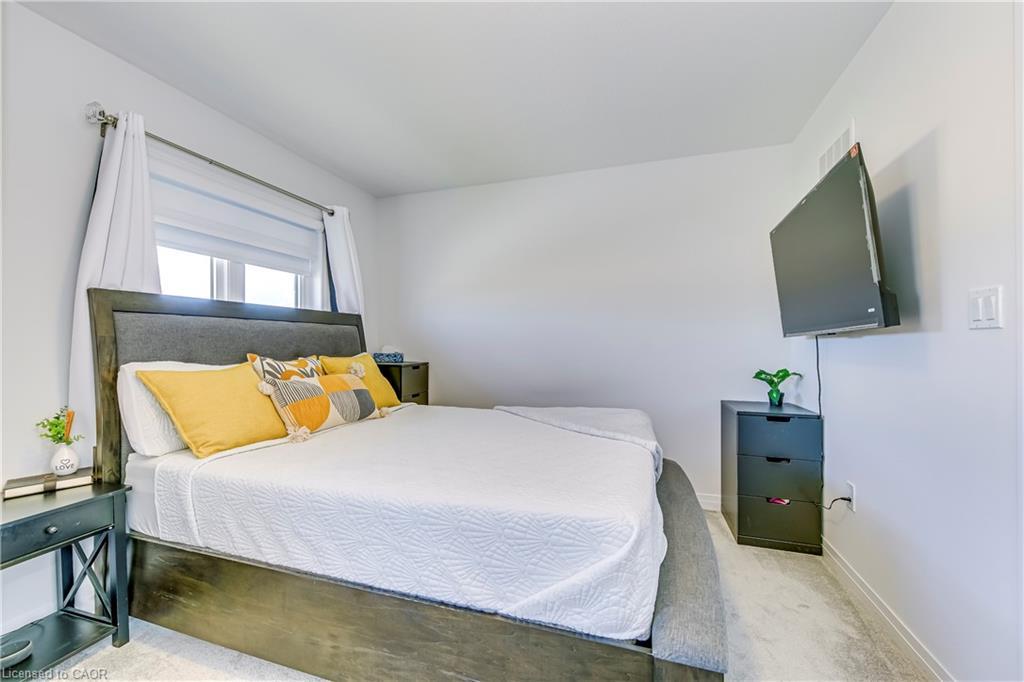 90-51 Sparrow Avenue, Cambridge, ON - Indoor Photo Showing Bedroom