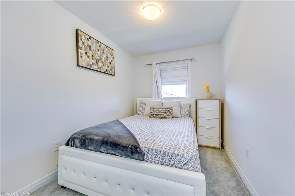 90-51 Sparrow Avenue, Cambridge, ON - Indoor Photo Showing Bedroom