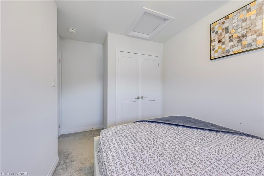 90-51 Sparrow Avenue, Cambridge, ON - Indoor Photo Showing Bedroom