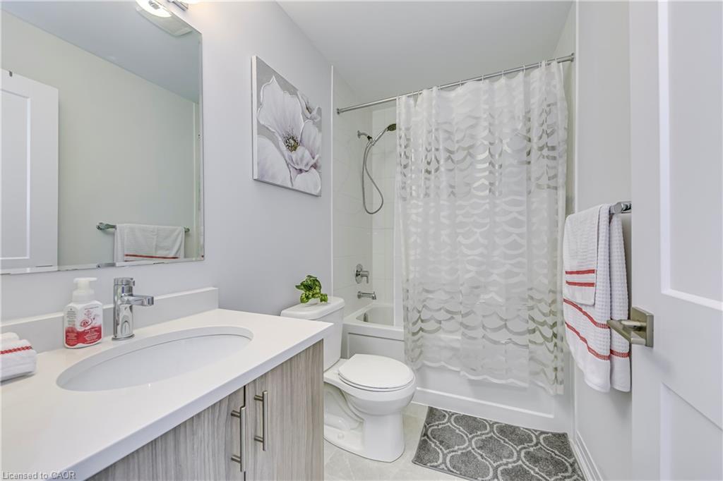 90-51 Sparrow Avenue, Cambridge, ON - Indoor Photo Showing Bathroom