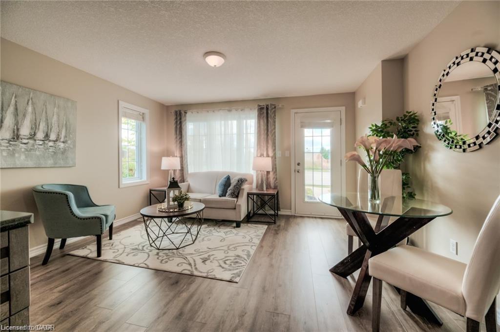 A-750 Bleams Road, Kitchener, ON - Indoor Photo Showing Living Room