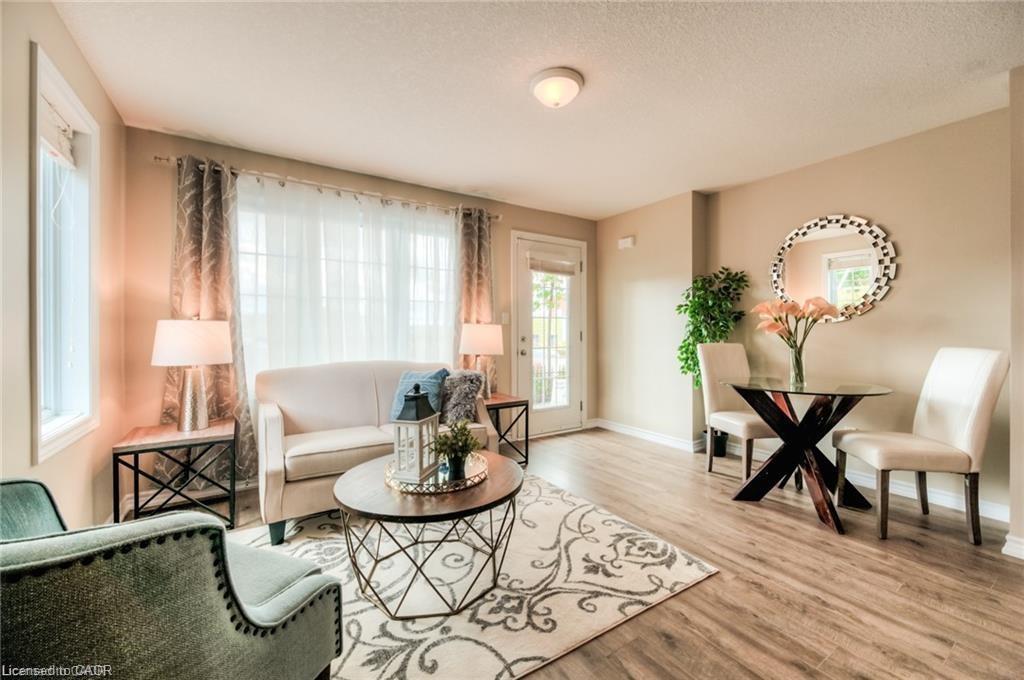 A-750 Bleams Road, Kitchener, ON - Indoor Photo Showing Living Room