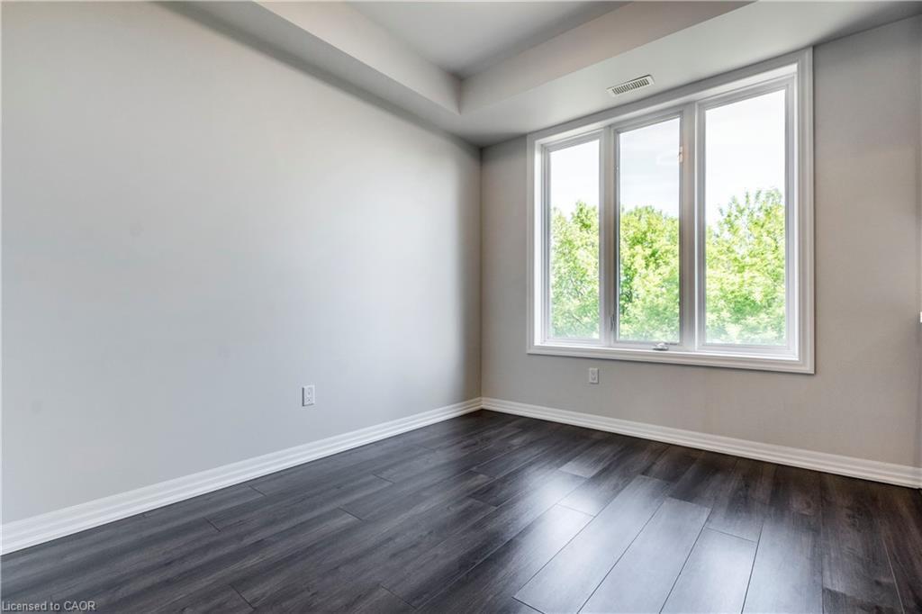 17-290 Barton Street W, Hamilton, ON - Indoor Photo Showing Other Room