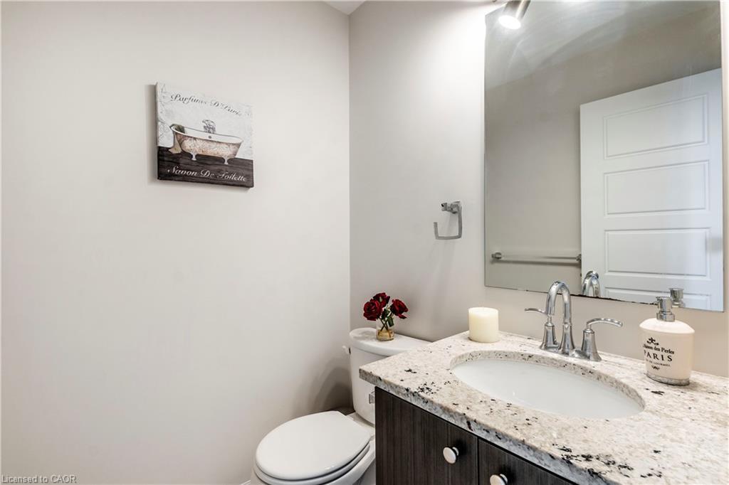 17-290 Barton Street W, Hamilton, ON - Indoor Photo Showing Bathroom