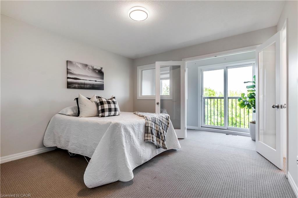 17-290 Barton Street W, Hamilton, ON - Indoor Photo Showing Bedroom