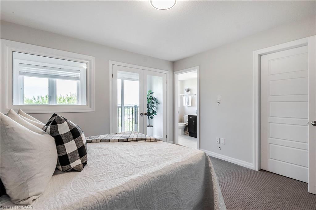 17-290 Barton Street W, Hamilton, ON - Indoor Photo Showing Bedroom