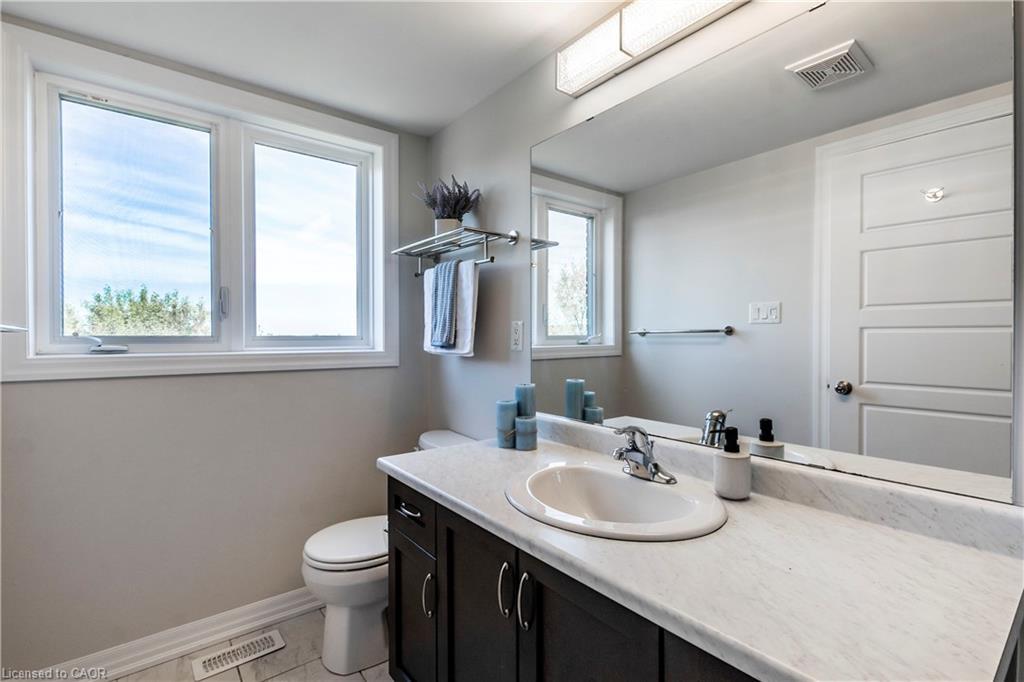 17-290 Barton Street W, Hamilton, ON - Indoor Photo Showing Bathroom