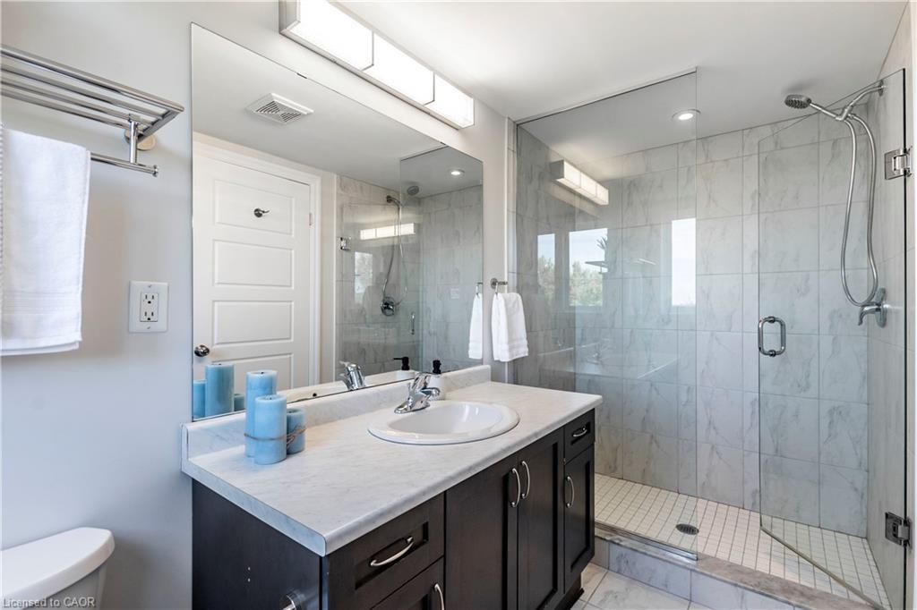 17-290 Barton Street W, Hamilton, ON - Indoor Photo Showing Bathroom