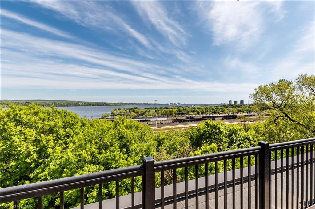 17-290 Barton Street W, Hamilton, ON - Outdoor With Balcony With View