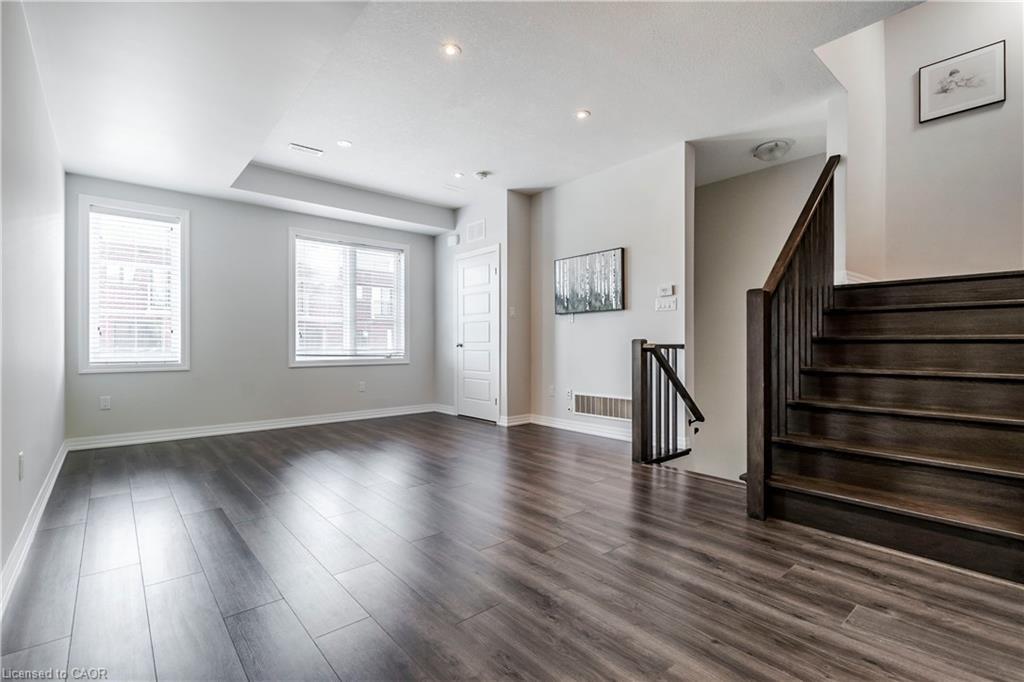17-290 Barton Street W, Hamilton, ON - Indoor Photo Showing Other Room