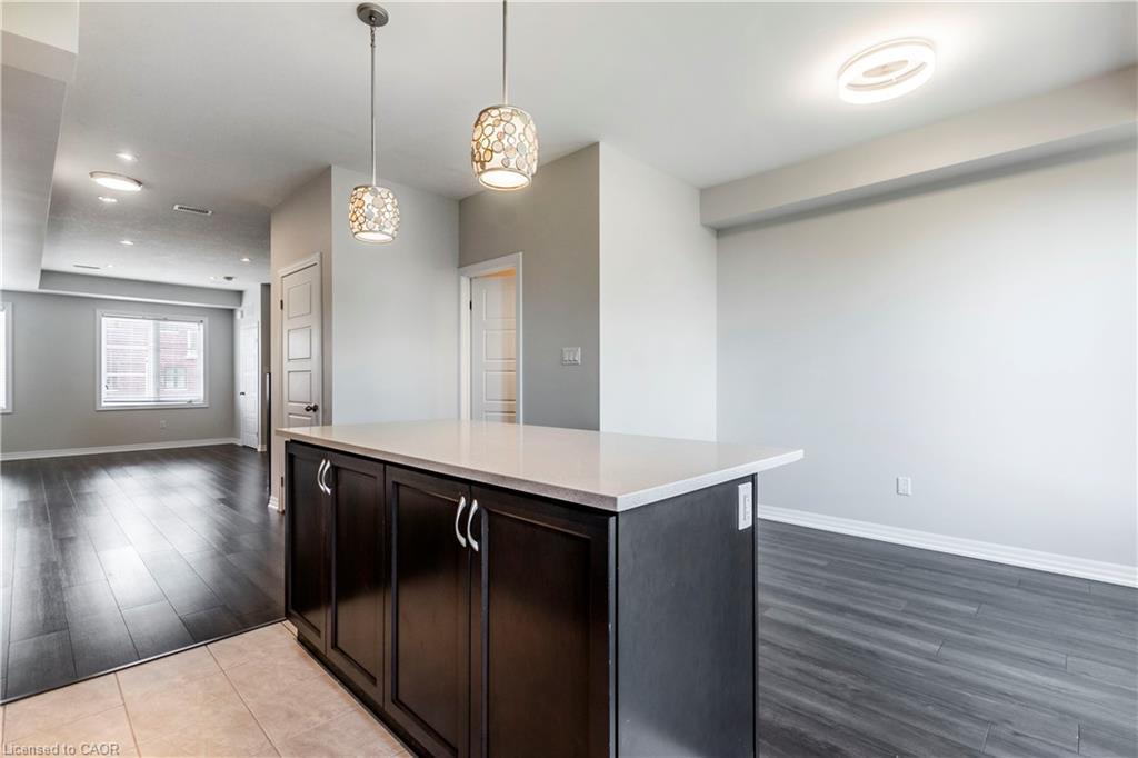 17-290 Barton Street W, Hamilton, ON - Indoor