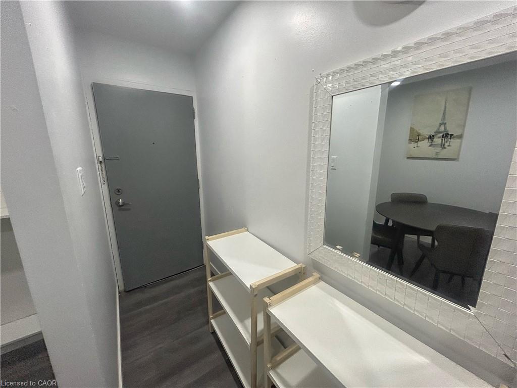 6-303 King Street N, Waterloo, ON - Indoor