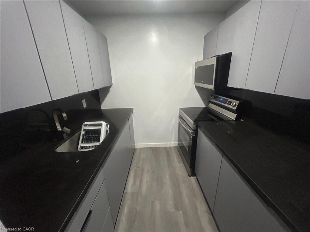 6-303 King Street N, Waterloo, ON - Indoor Photo Showing Kitchen