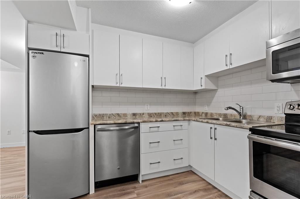 Basement-519 Duke Street W, Kitchener, ON - Indoor Photo Showing Kitchen