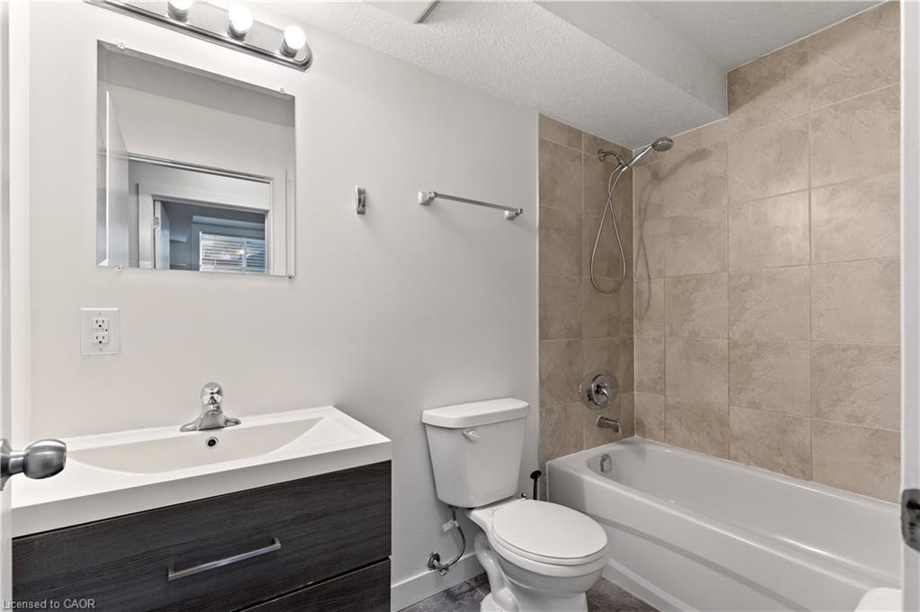 Basement-519 Duke Street W, Kitchener, ON - Indoor Photo Showing Bathroom