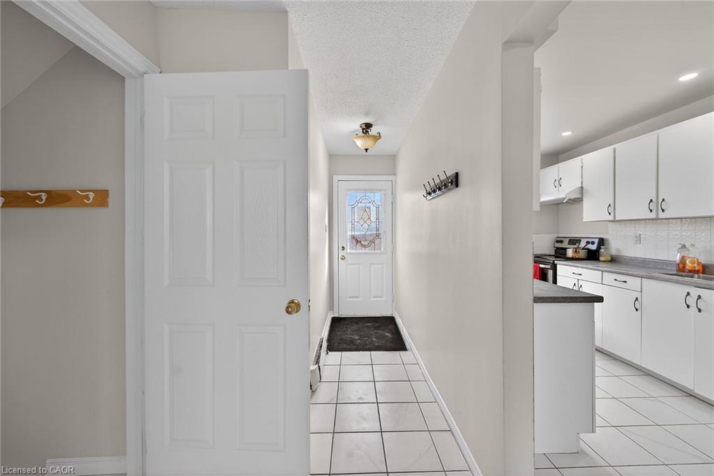 19 Hindquarter Crescent, Brampton, ON - Indoor Photo Showing Kitchen