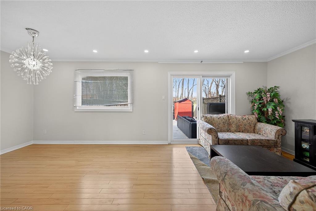 19 Hindquarter Crescent, Brampton, ON - Indoor Photo Showing Living Room