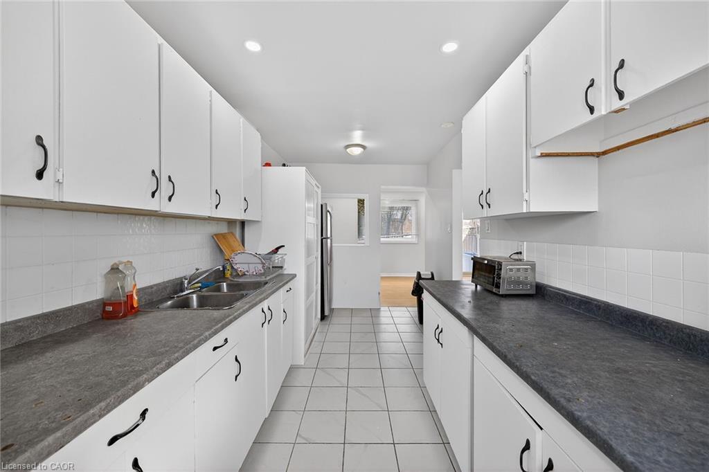 19 Hindquarter Crescent, Brampton, ON - Indoor Photo Showing Kitchen With Double Sink