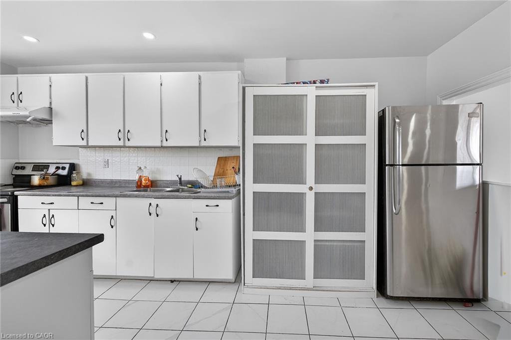 19 Hindquarter Crescent, Brampton, ON - Indoor Photo Showing Kitchen With Double Sink