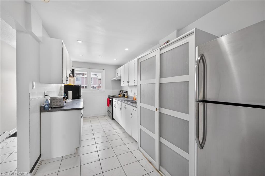 19 Hindquarter Crescent, Brampton, ON - Indoor Photo Showing Kitchen
