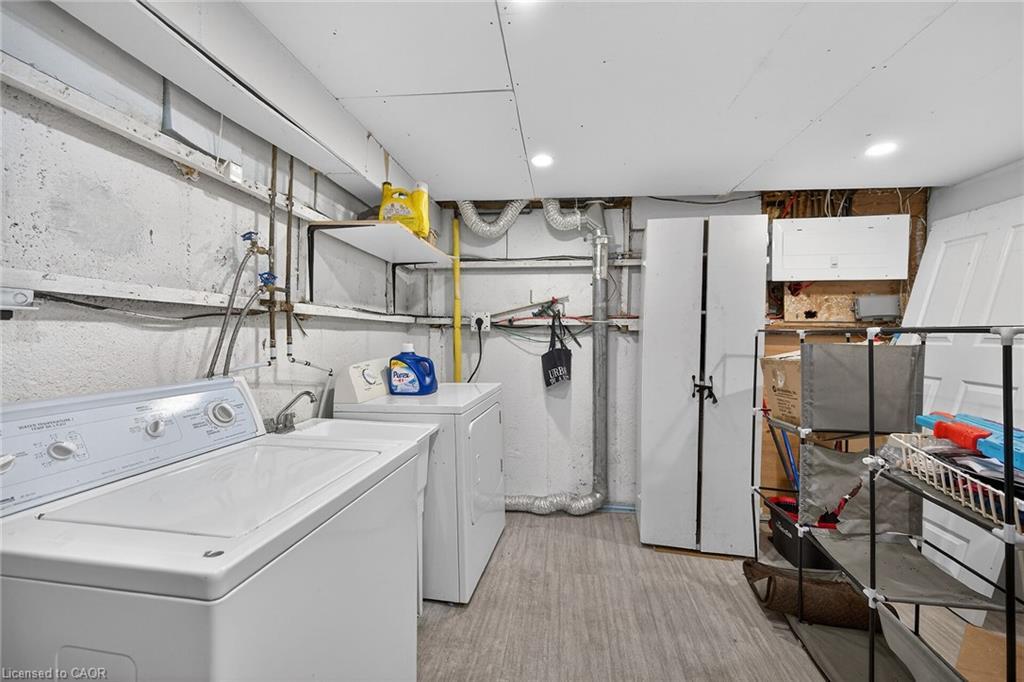 19 Hindquarter Crescent, Brampton, ON - Indoor Photo Showing Laundry Room