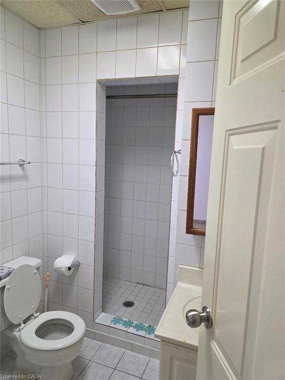 135 Logan Avenue, Toronto, ON - Indoor Photo Showing Bathroom