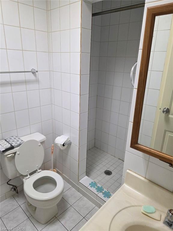 135 Logan Avenue, Toronto, ON - Indoor Photo Showing Bathroom