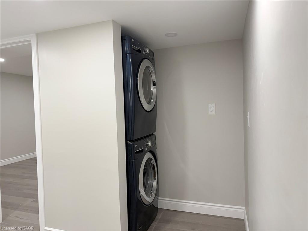 728 Robert Ferrie Drive, Kitchener, ON - Indoor Photo Showing Laundry Room
