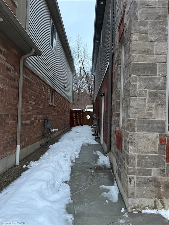 728 Robert Ferrie Drive, Kitchener, ON - Outdoor