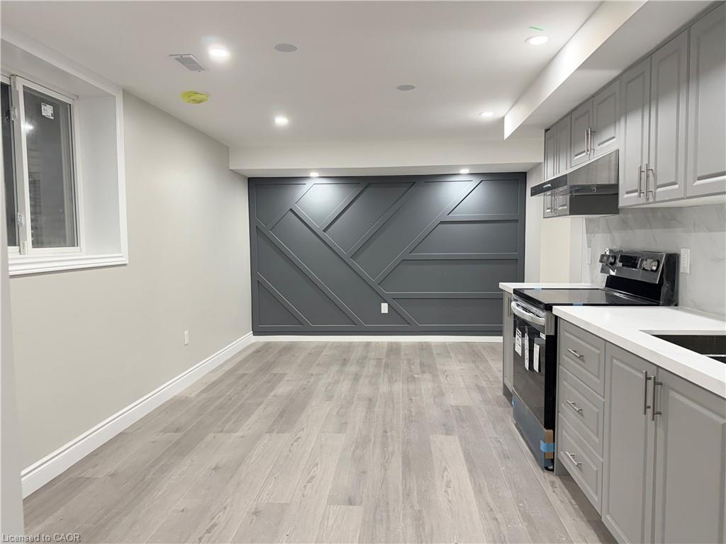 728 Robert Ferrie Drive, Kitchener, ON - Indoor Photo Showing Kitchen