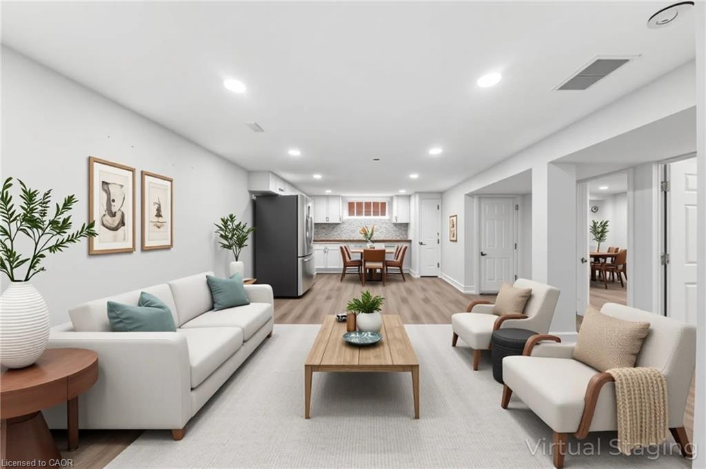 B-25 Castlefield Drive, Hamilton, ON - Indoor Photo Showing Living Room