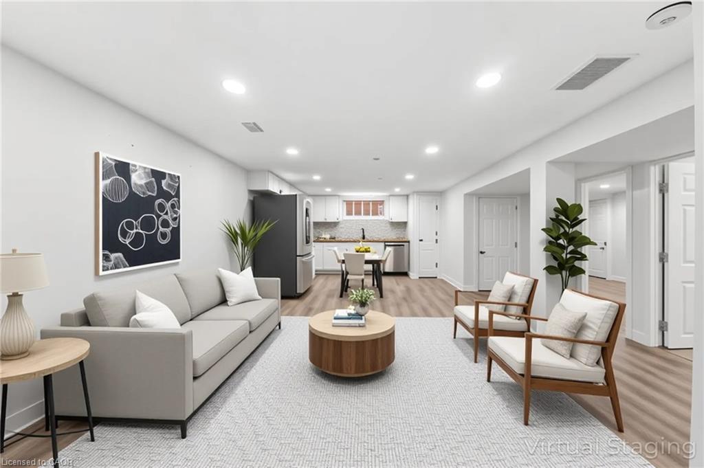 B-25 Castlefield Drive, Hamilton, ON - Indoor Photo Showing Living Room