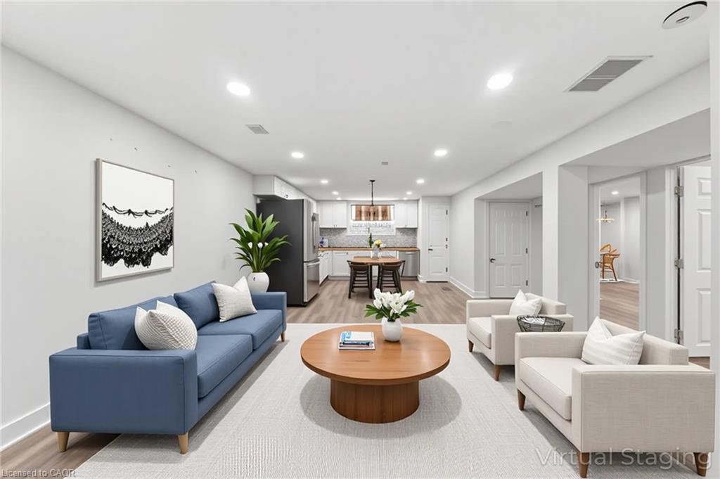 B-25 Castlefield Drive, Hamilton, ON - Indoor Photo Showing Living Room