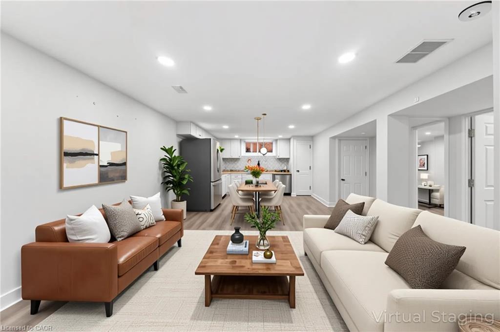 B-25 Castlefield Drive, Hamilton, ON - Indoor Photo Showing Living Room
