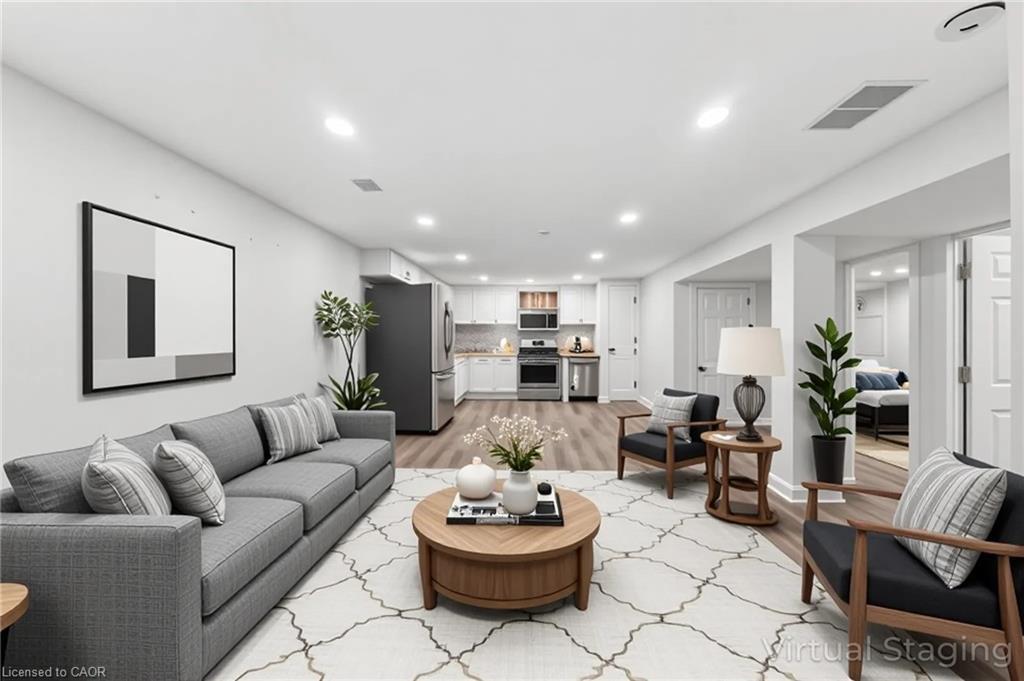 B-25 Castlefield Drive, Hamilton, ON - Indoor Photo Showing Living Room